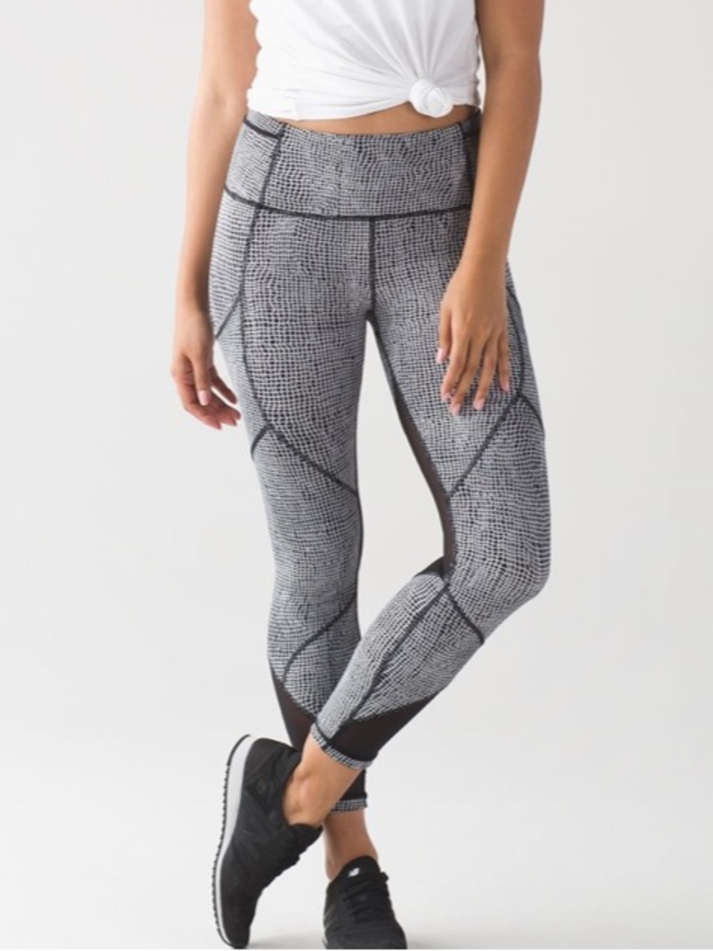 Lululemon Outrun Tight
Fall Net White Black / Black - Picture 2 of 12